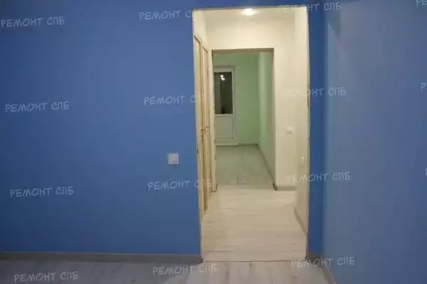 Произведена покраска стен и потолка в спальне