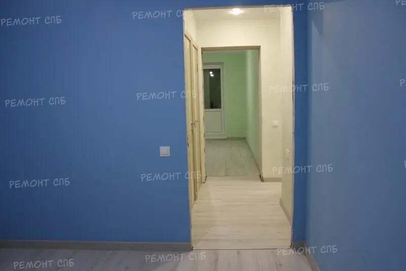 Произведена покраска стен и потолка в спальне
