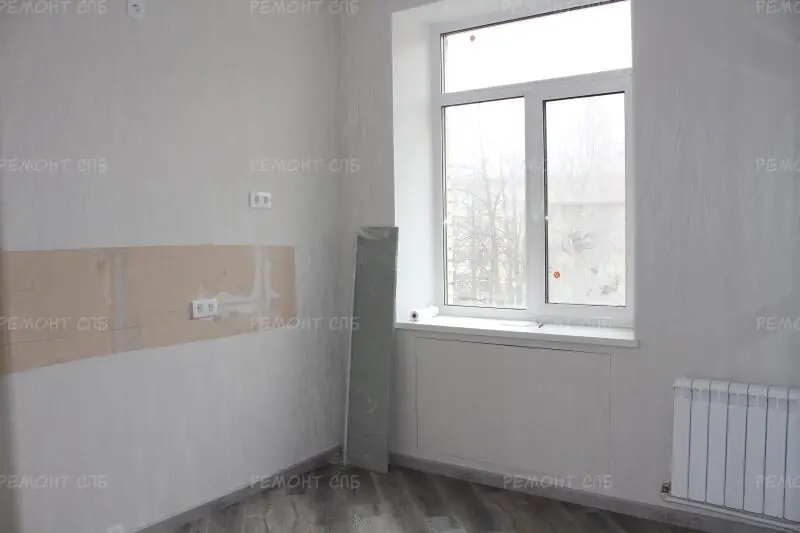 Выполнена перепланировка, стены обшиты гипсокартоном, ошпаклёваны